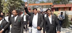 अधिवक्ता संशोधन बिल के विरोध में वकीलों का फूटा आक्रोश , सड़क पर उतर किया प्रदर्शन व नारेबाजी